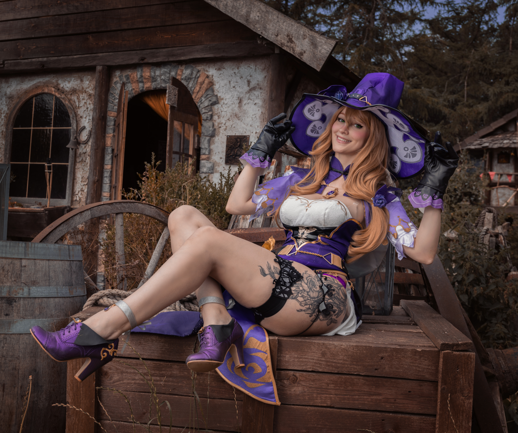 Cosplay Clearance: Lisa Cosplay