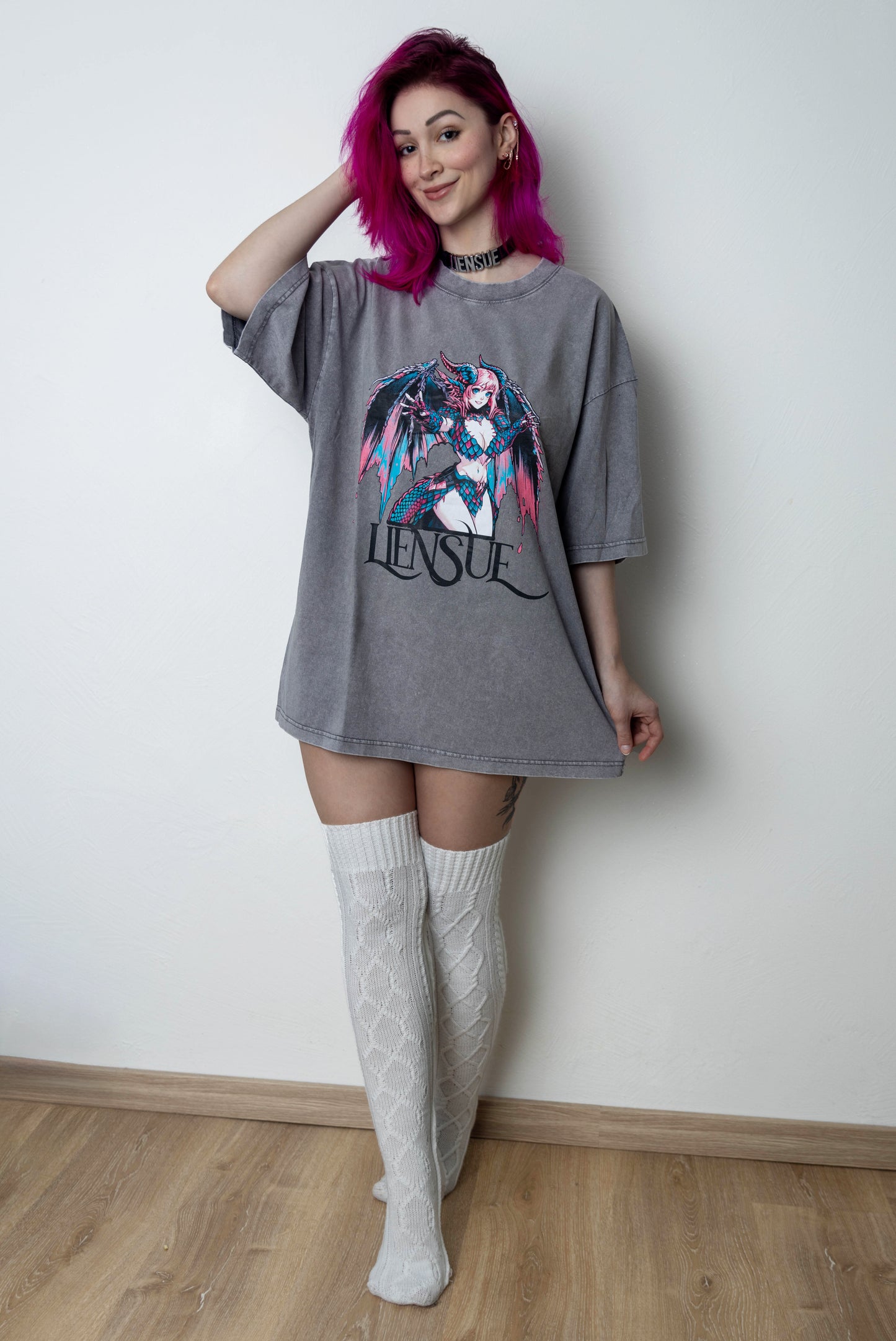 UNISEX T-Shirt: Grey Dragon